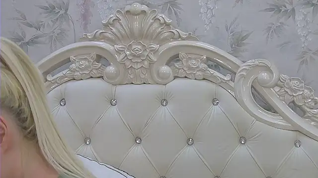 EllieFrosty  online show from November 28, 2025, 5:02 pm