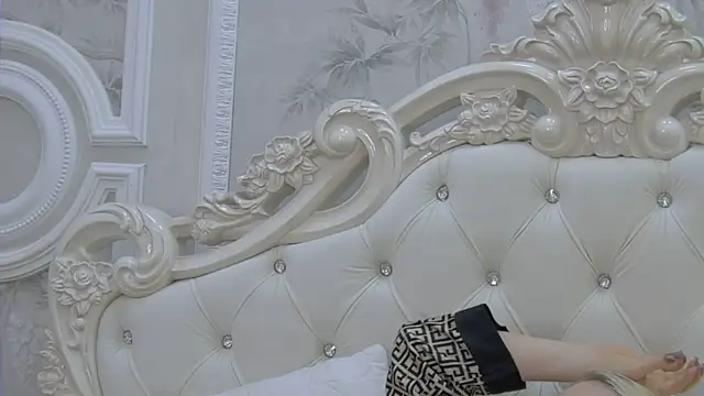 Snapshot of EllieFrosty_ chatting on February 5, 2026, 4:03 pm EllieFrosty online show from February 5, 2026, 4:03 pm