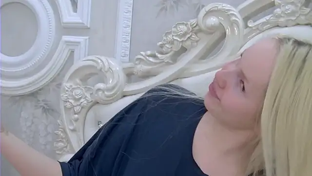 Snapshot of EllieFrosty_ chatting on March 13, 2026, 4:34 pm EllieFrosty online show from March 13, 2026, 4:34 pm