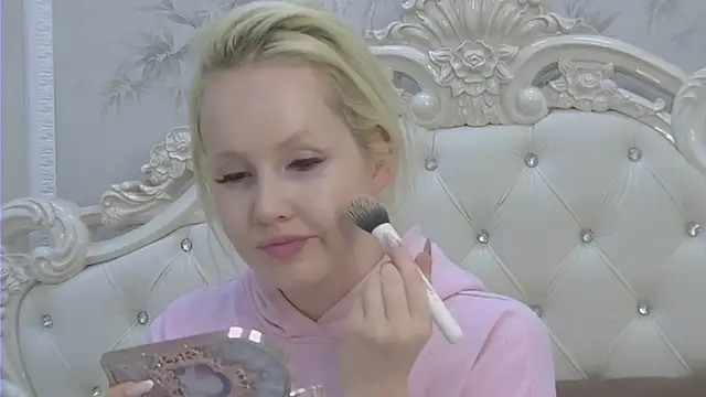 EllieFrosty  online show from June 10, 2026, 4:30 pm