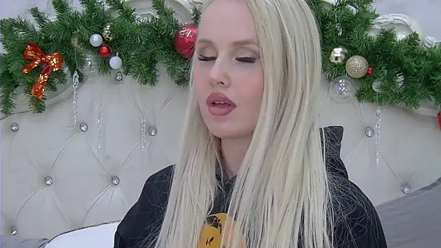 EllieFrosty  online show from December 15, 2025, 2:23 pm