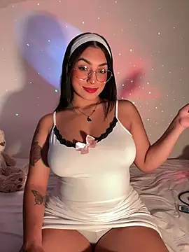 Linda Saenz  online show from July 8, 2026, 5:19 am