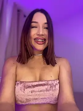 Bella-taylorr online show from May 4, 2026, 11:13 am