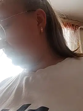 Kiss Eva online show from September 28, 2025, 10:33 am