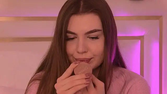 Snapshot of AshleyEvance chatting on March 16, 2026, 6:28 am AshleyEvance online show from March 16, 2026, 6:28 am