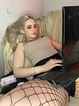 Snapshot of April_Purr chatting on April 1, 2026, 1:41 pm April Purr online show from April 1, 2026, 1:41 pm