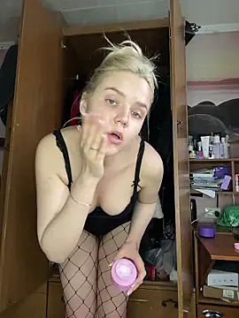Snapshot of April_Purr chatting on May 9, 2026, 10:51 am April Purr online show from May 9, 2026, 10:51 am
