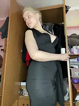 Snapshot of April_Purr chatting on May 8, 2026, 7:45 am April Purr online show from May 8, 2026, 7:45 am