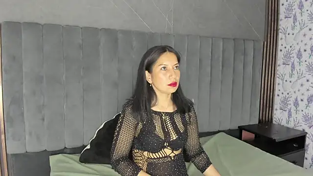 Megan Collinss  online show from December 13, 2025, 8:04 pm