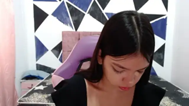 shy luna18 online show from December 4, 2025, 12:37 pm