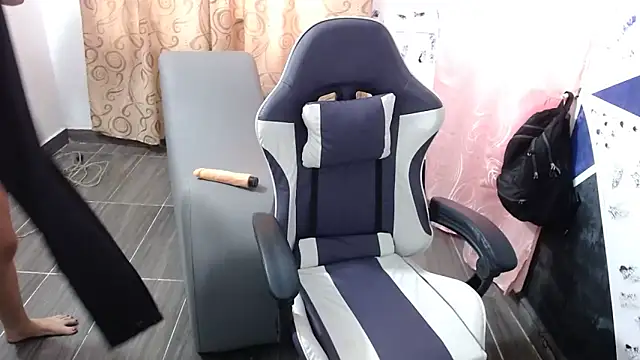 Snapshot of shy_luna18 chatting on February 25, 2026, 1:55 pm shy luna18 online show from February 25, 2026, 1:55 pm