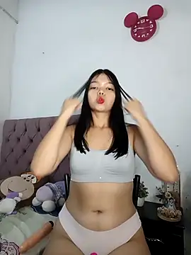 Snapshot of shy_luna18 chatting on March 20, 2026, 2:45 am shy luna18 online show from March 20, 2026, 2:45 am