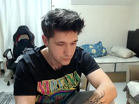 2handsomemann online show from February 10, 2026, 5:12 pm