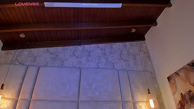 Mily Vermont online show from February 14, 2026, 7:47 pm