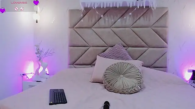 ValeryyWilliams online show from November 30, 2025, 1:45 pm