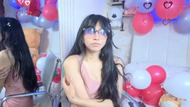 Snapshot of VioletxBloom chatting on February 15, 2026, 8:19 pm VioletxBloom online show from February 15, 2026, 8:19 pm