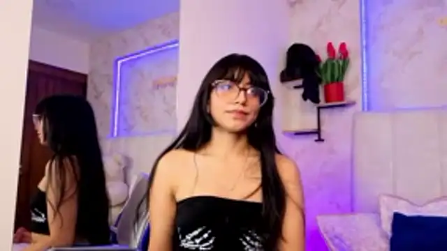 VioletxBloom online show from January 14, 2026, 7:39 pm