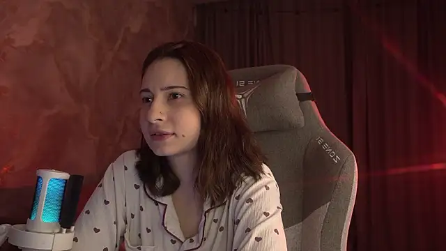 Snapshot of LumeNova chatting on March 23, 2026, 2:33 am LumeNova online show from March 23, 2026, 2:33 am