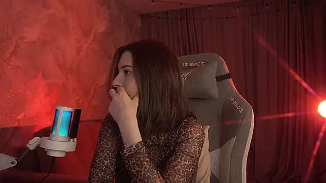 Snapshot of LumeNova chatting on March 6, 2026, 2:17 am LumeNova online show from March 6, 2026, 2:17 am