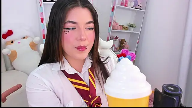 dolce antonellaa online show from February 18, 2026, 3:26 am