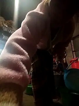 Snapshot of quynhkoolbae chatting on February 18, 2026, 2:13 pm quynhkoolbae online show from February 18, 2026, 2:13 pm