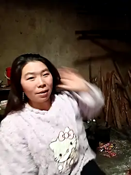 Snapshot of quynhkoolbae chatting on February 10, 2026, 1:59 am quynhkoolbae online show from February 10, 2026, 1:59 am