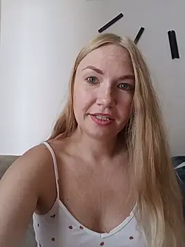 KisaVixen online show from July 17, 2026, 9:28 am