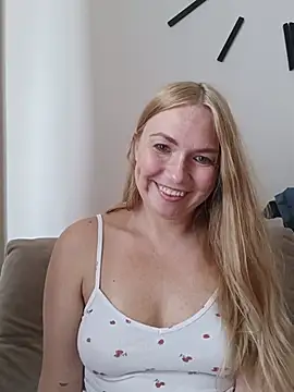 KisaVixen online show from July 25, 2026, 11:16 am