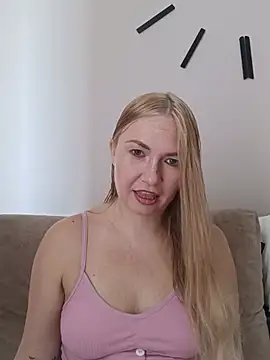 KisaVixen online show from July 21, 2026, 11:33 am