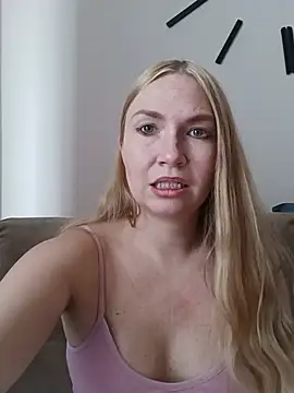 KisaVixen online show from August 4, 2026, 12:31 pm