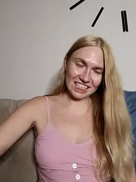 KisaVixen online show from July 18, 2026, 9:56 pm