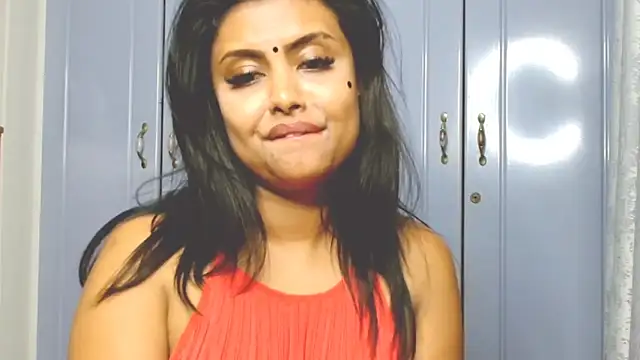 Indian GlowingMiax online show from October 30, 2025, 7:33 pm