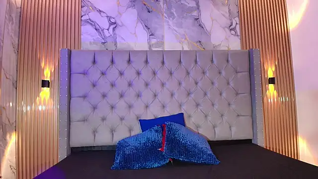 Suxan White  online show from September 25, 2025, 11:27 am