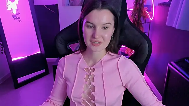 AgataWillis online show from October 13, 2025, 1:23 pm