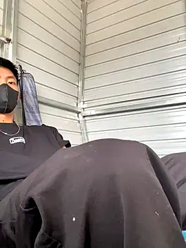 linh21107 online show from October 26, 2025, 5:52 am