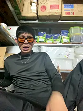 linh21107 online show from November 5, 2025, 6:27 am