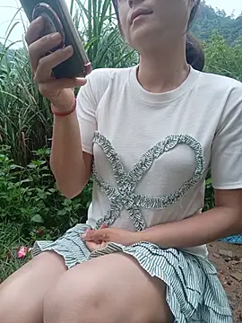 linda bae00 online show from August 3, 2026, 11:31 pm