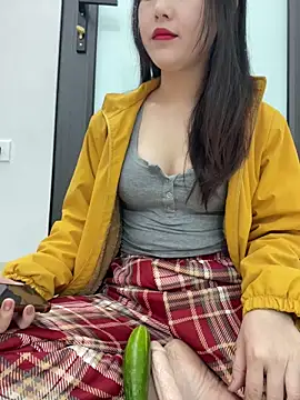 Snapshot of Dieknr chatting on February 10, 2026, 2:43 am Dieknr online show from February 10, 2026, 2:43 am