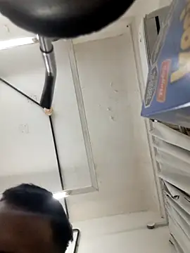 EmeyErre online show from April 11, 2026, 6:21 am