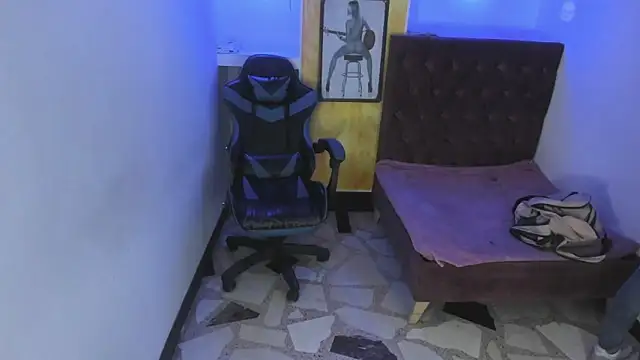 alison moon7 online show from November 4, 2025, 11:03 am