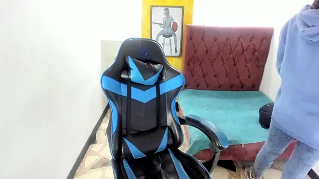 alison moon7 online show from November 12, 2025, 11:47 am