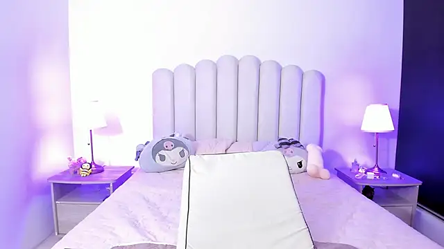 Snapshot of SofieBunnie chatting on September 23, 2025, 11:01 pm SofieBunnie online show from September 23, 2025, 11:01 pm