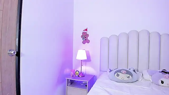 Snapshot of SofieBunnie chatting on December 16, 2025, 10:14 pm SofieBunnie online show from December 16, 2025, 10:14 pm