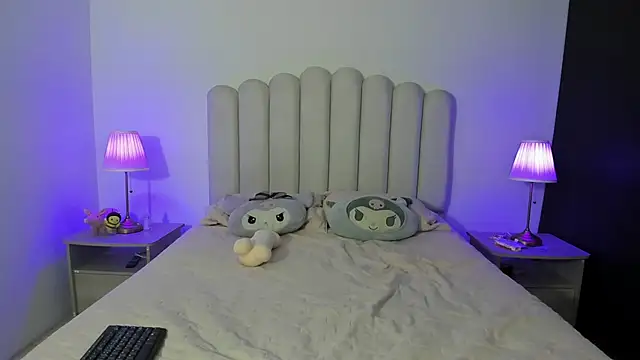 Snapshot of SofieBunnie chatting on November 10, 2025, 11:10 pm SofieBunnie online show from November 10, 2025, 11:10 pm