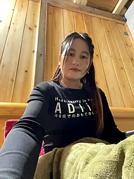 phungtiti online show from November 18, 2025, 4:27 am