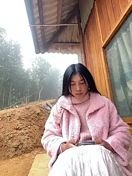 EmLy02 online show from December 4, 2025, 1:04 am