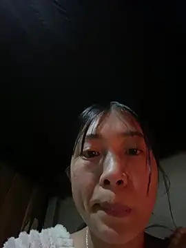 Snapshot of EmLy02 chatting on February 7, 2026, 12:02 pm EmLy02 online show from February 7, 2026, 12:02 pm