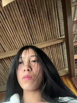 EmLy02 online show from May 3, 2026, 7:46 am
