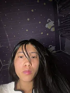 EmLy02 online show from April 28, 2026, 2:27 am