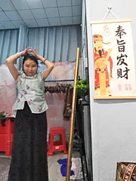 lingling5200 online show from May 2, 2026, 5:45 am